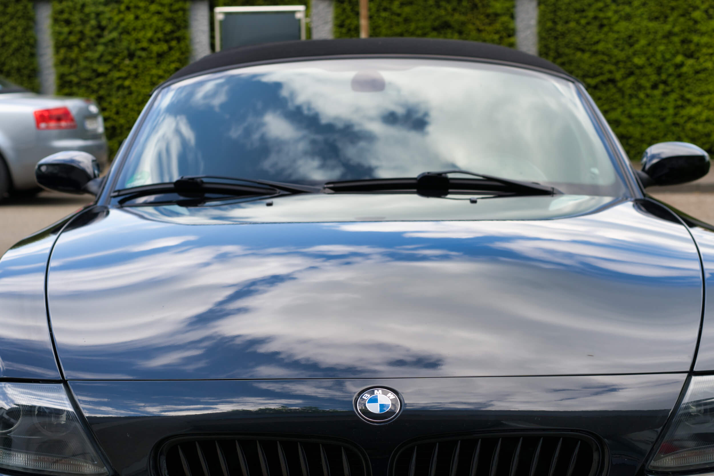 Sonax Xtreme Ceramic Versiegelung vs. Sonax Brilliant Shine Detailer Sonax Xtreme Ceramic Versiegelung (links) Vergleich Sonax Brilliant Shine Detailer (rechts) Ergebnis