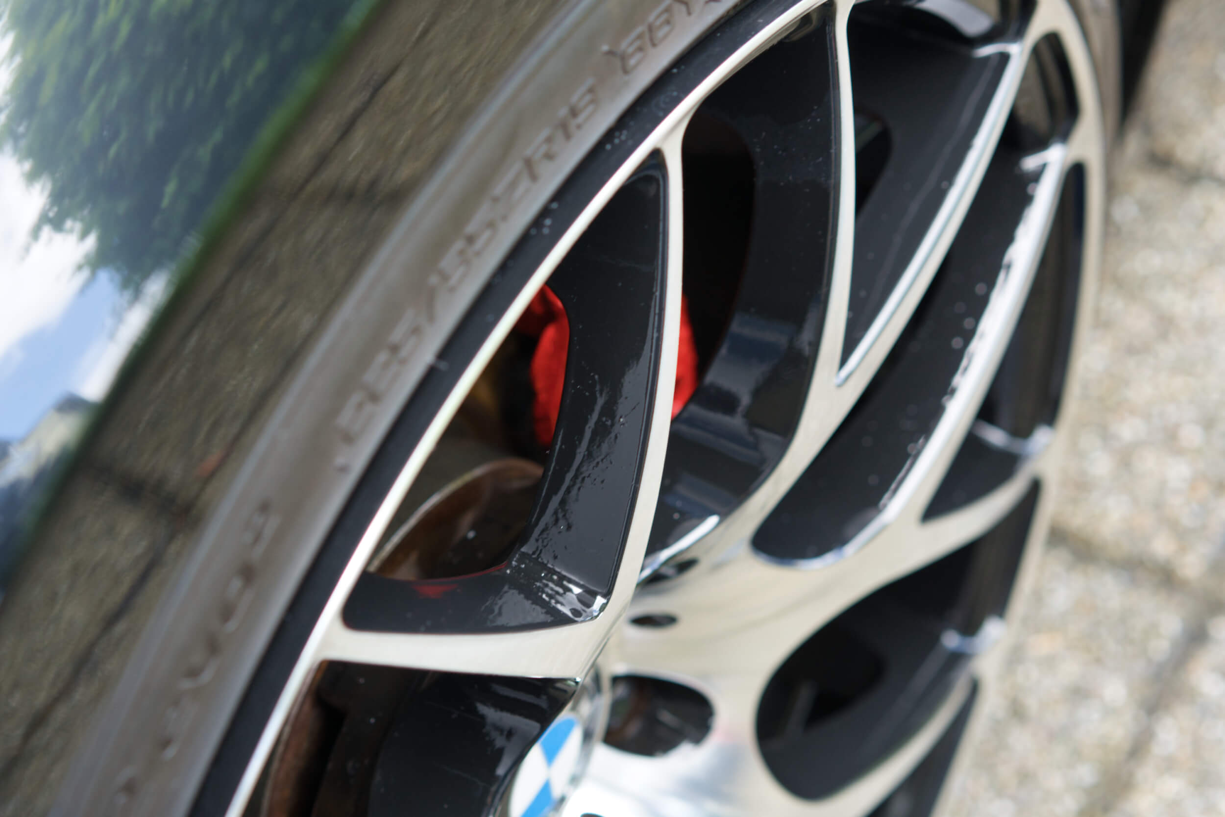 Sonax Xtreme Felgenschutz Versiegelung Test beim Auto Sonax Xtreme Felgenschutz Versiegelung nach dem Auftragen
