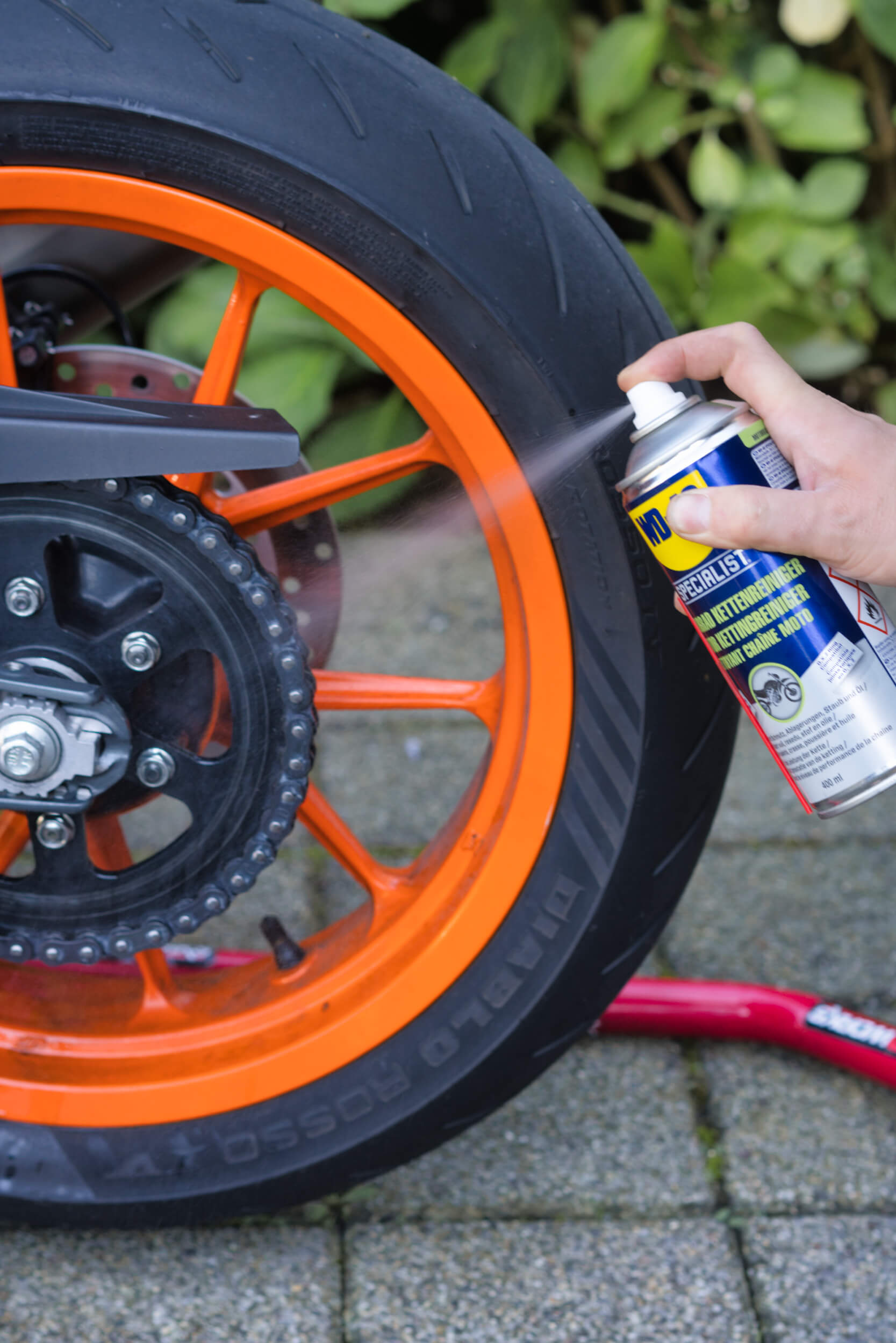 WD-40 Motorrad Kettenreiniger Test WD-40 Motorrad Kettenreiniger Anwendung