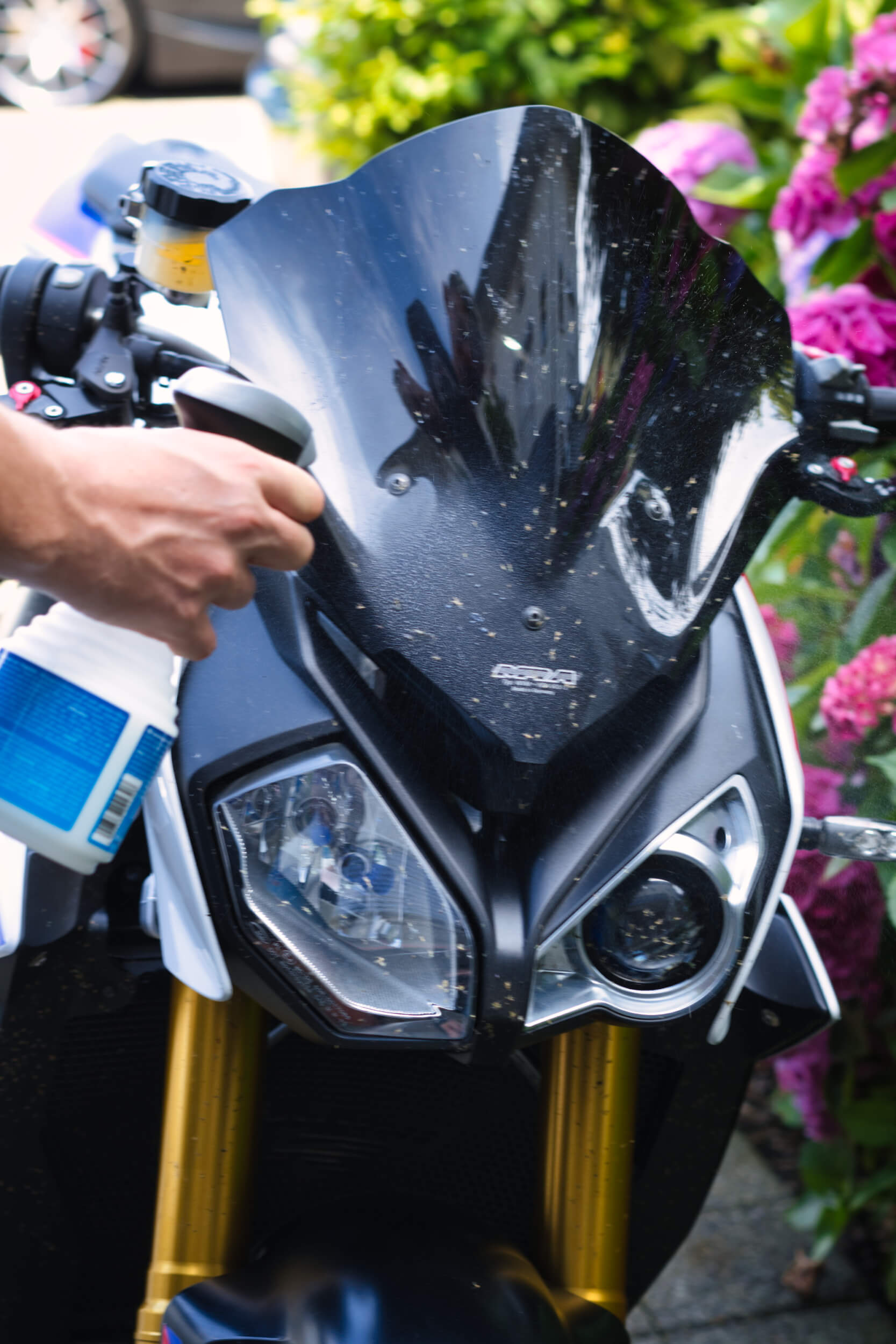 Dr. Wack S100 Motorrad Schnellreiniger Test Dr. Wack S100 Motorrad Schnellreiniger Anwendung
