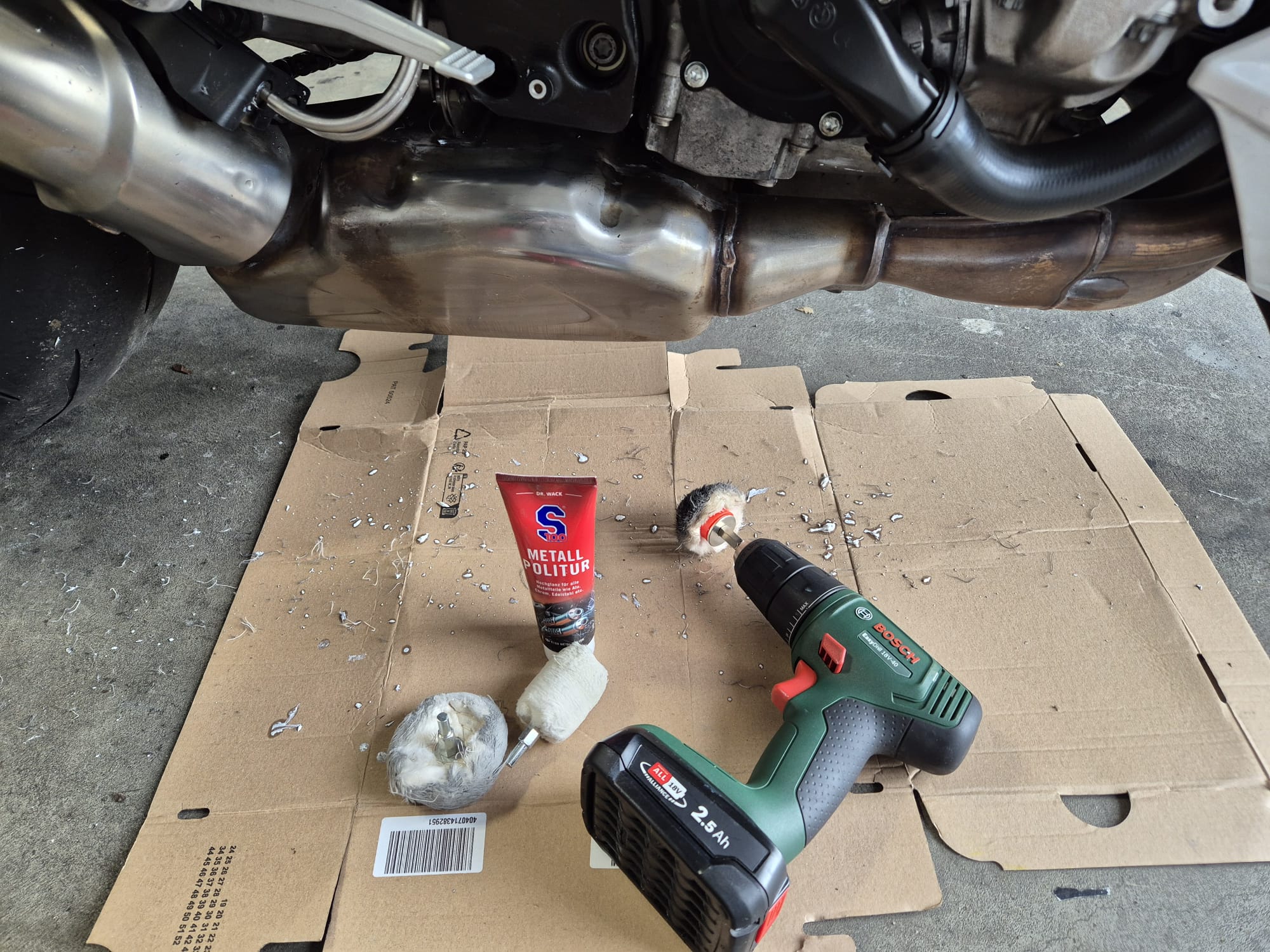 Dr. Wack S100 Metallpolitur Test Motorrad Auspuff polieren mit S100 Metallpolitur