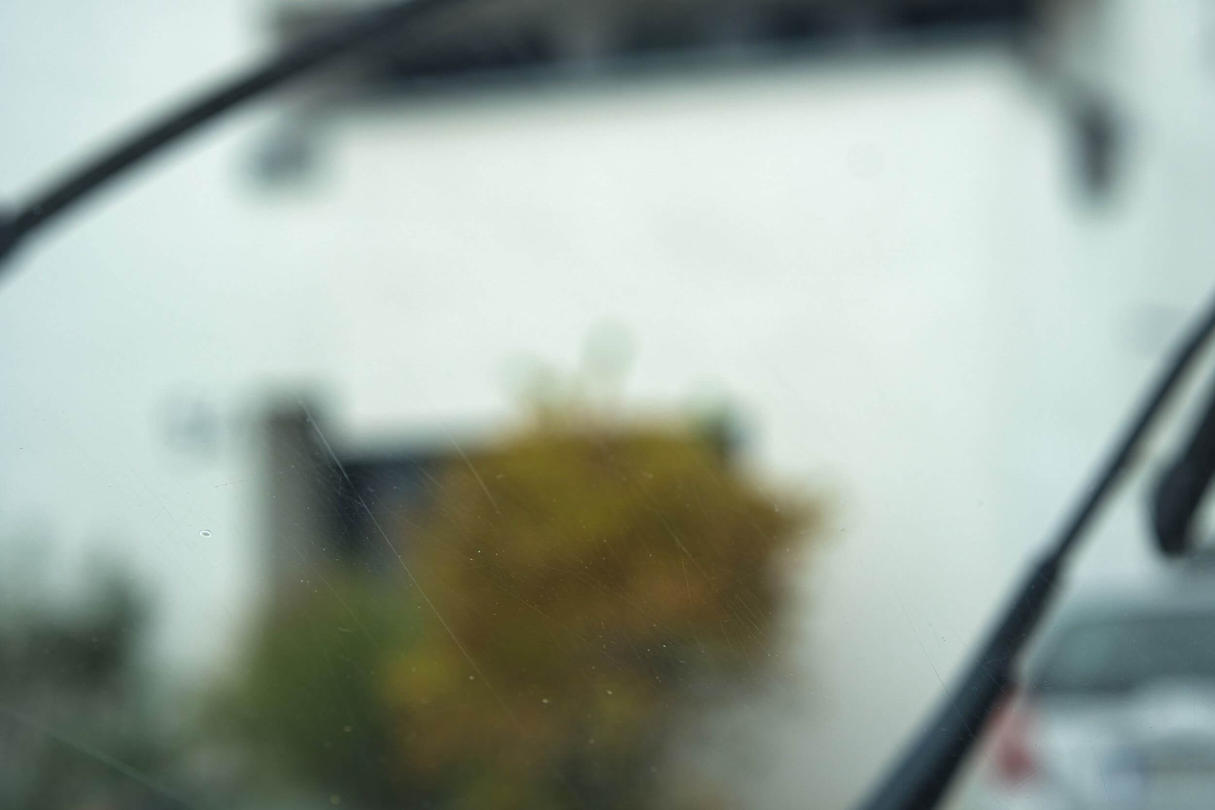 Zerkratzte Windschutzscheibe nach Sonax Glass Polish