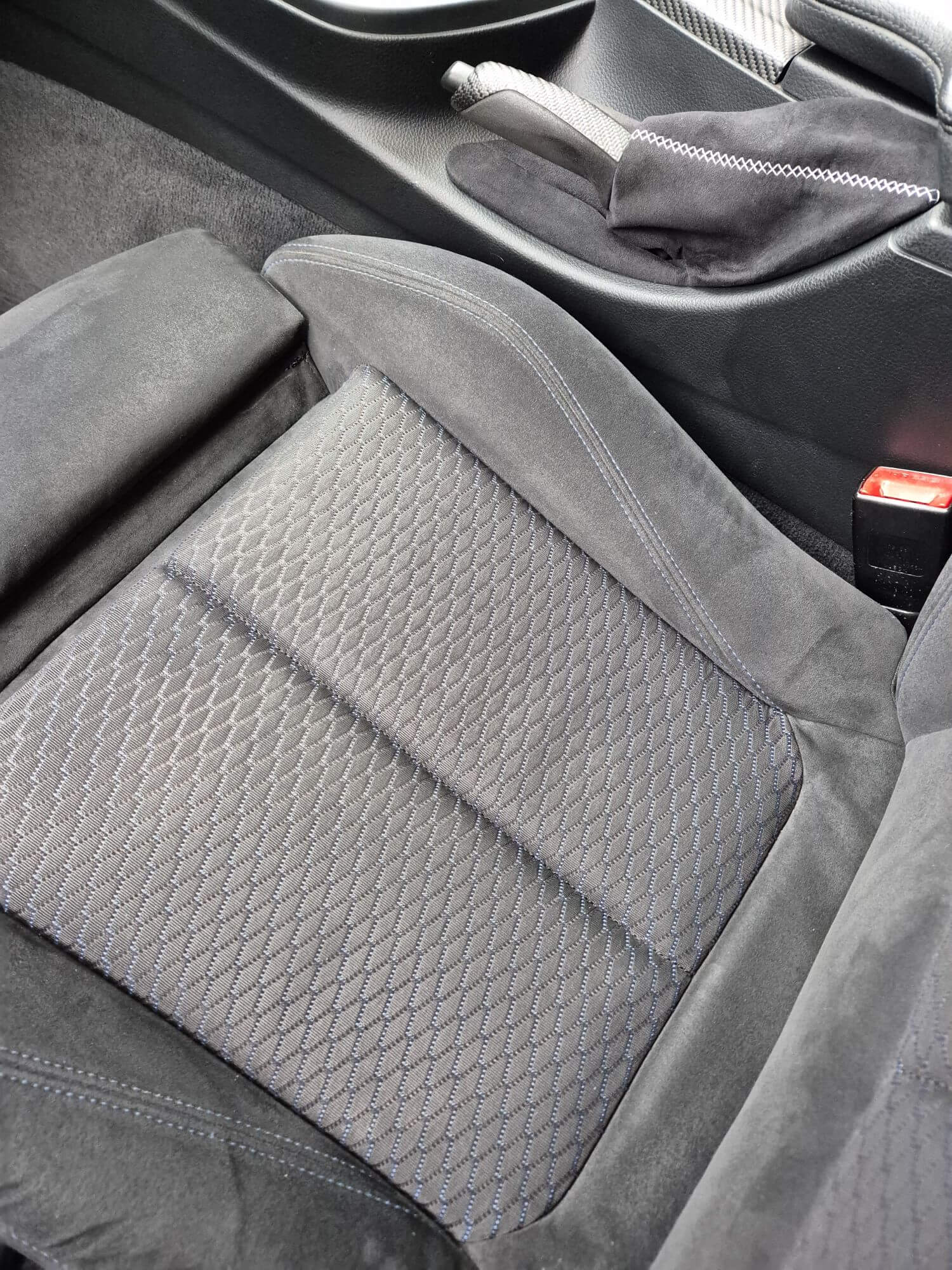 Dr. Wack Polster-Alcantara Reiniger Test Dr. Wack S100 Polster-Alcantara Reiniger fertiges Ergebnis 3