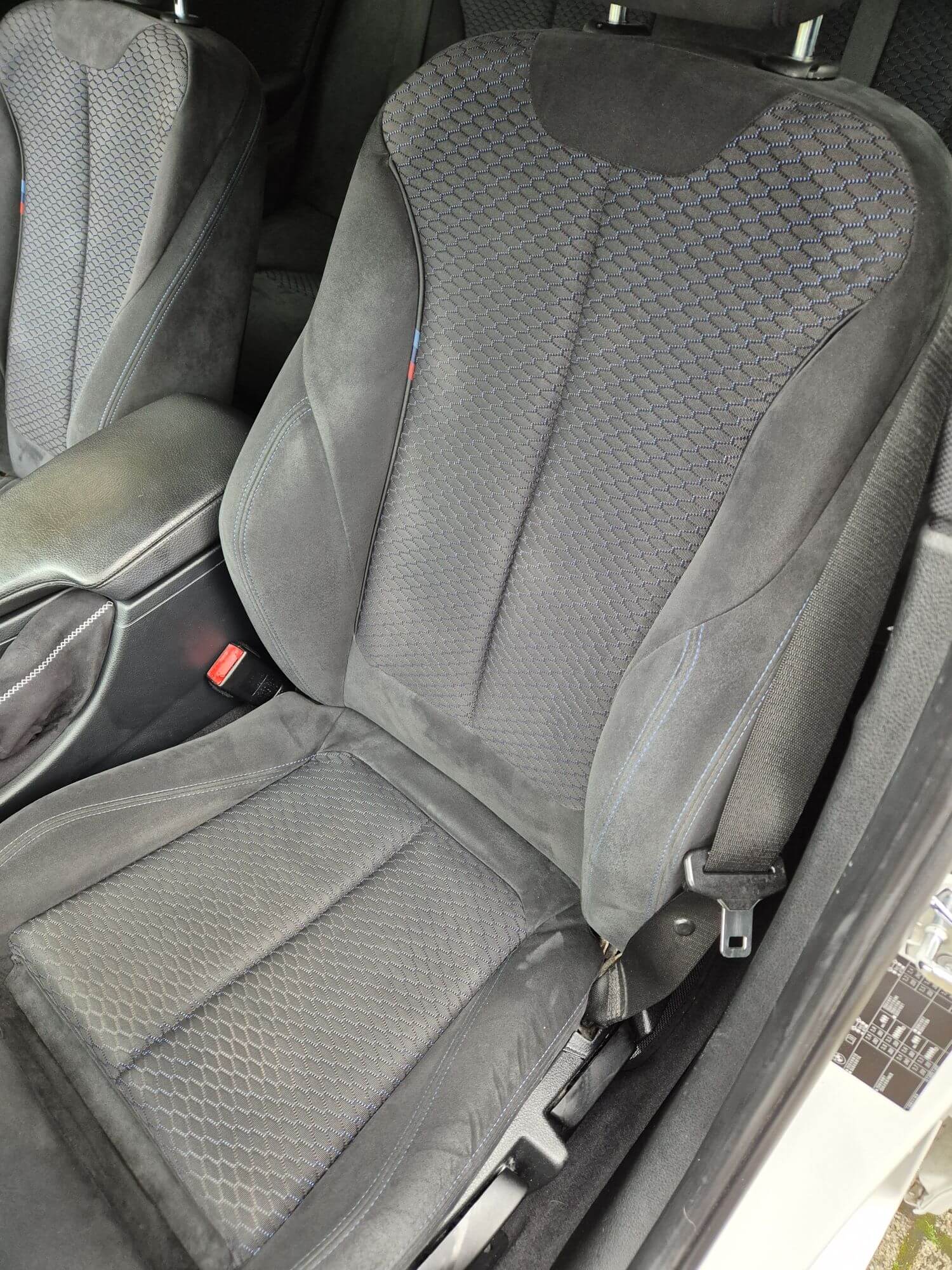 Dr. Wack Polster-Alcantara Reiniger Test Dr. Wack S100 Polster-Alcantara Reiniger fertiges Ergebnis Bild