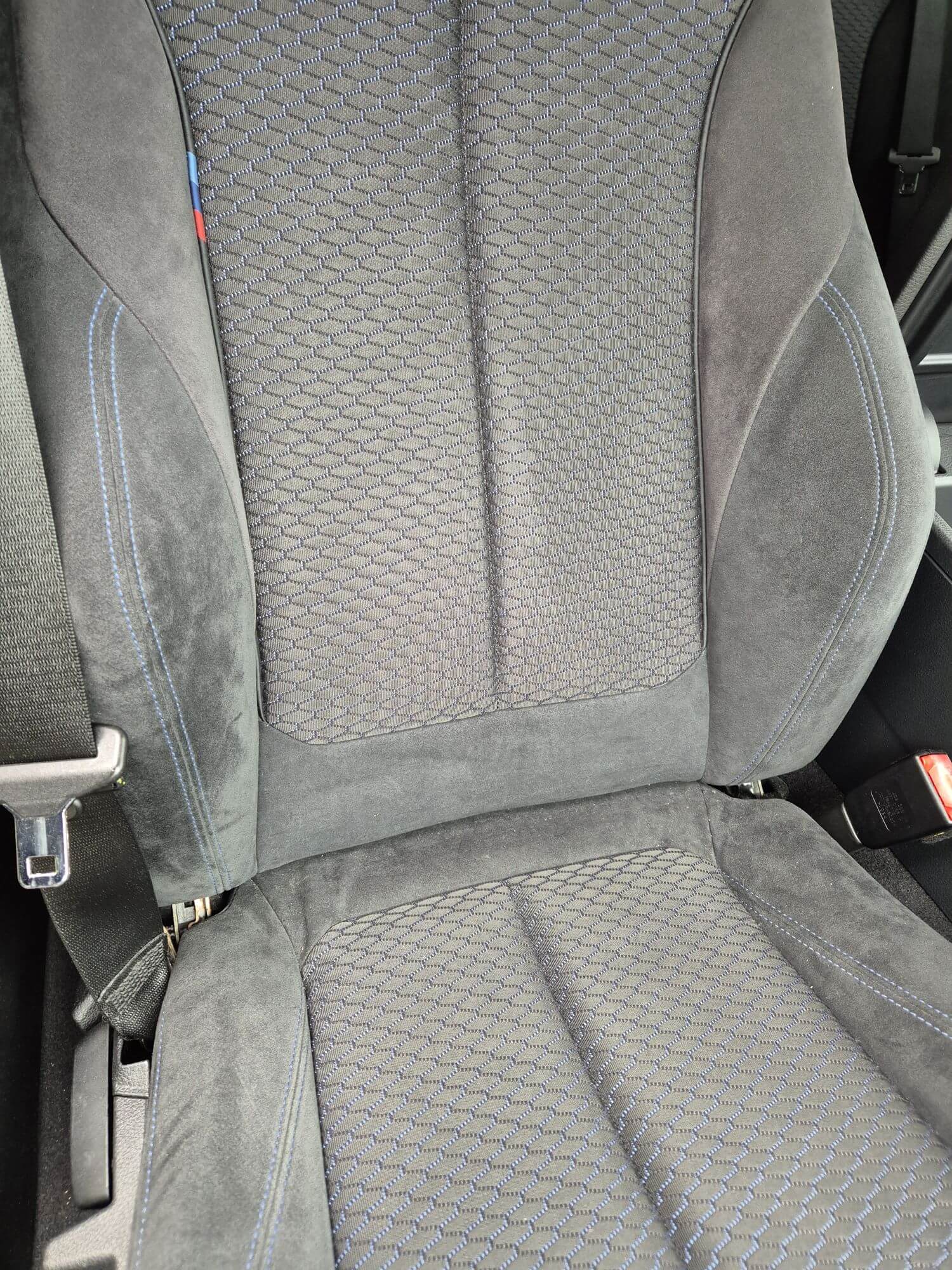 Dr. Wack Polster-Alcantara Reiniger Test Dr. Wack S100 Polster-Alcantara Reiniger vor Anwendung Polster